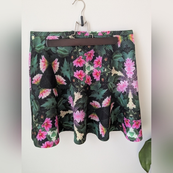 Ted Baker "Dollia" Kaleidoscope Floral A-Line Skirt – Size  4 - Picture 2 of 5